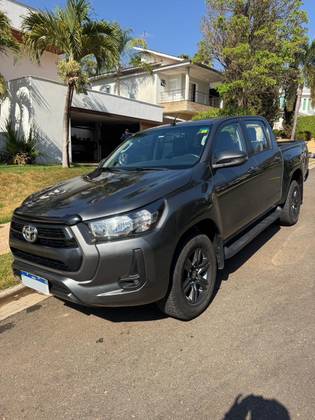 TOYOTA HILUX 2.8 D-4D TURBO DIESEL CD SR 4X4 AUTOMÁTICO